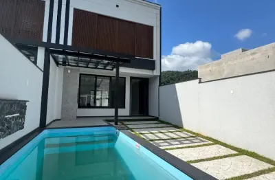 Belíssimo sobrado com piscina no loteamento terras altas em camboriú
