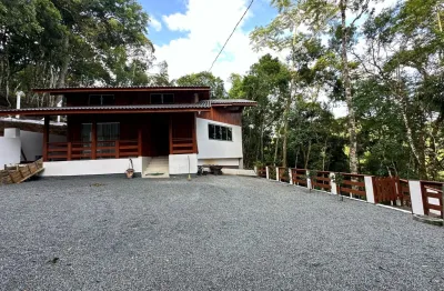 Sítio com casa mobiliada e piscina no bairro cedros em camboriú