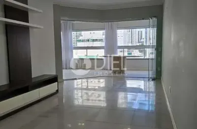 Apartamento semi-mobiliado com 1 suíte e 3 vagas!, pioneiros, balneário camboriú - sc