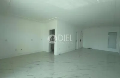 Apto com 4 suítes e 3 vagas na quadra do mar, meia praia, itapema - sc