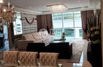 Apto mobiliado com 4 suítes na quadra mar, meia praia, itapema - sc