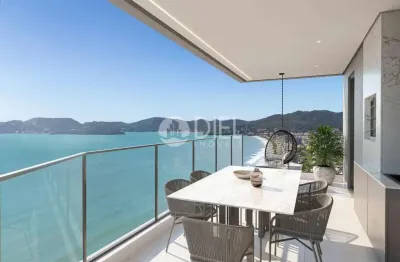 Penthouse na quadra mar com 4 suítes e 3 vagas, meia praia, itapema - sc