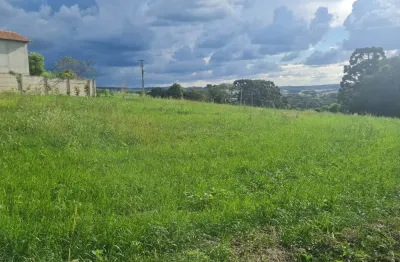 Chácara com área total de 11.275,m² com casa no capão bonito