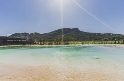 Terreno fundo lago no condomínio reserva da pedra - pedra branca