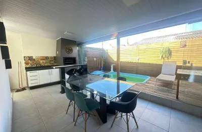 Casa de esquina com piscina, 2 dorm com suíte no condomínio terra nova