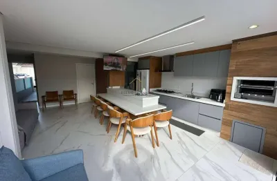 Linda casa com piscina aquecida e jacuzzi no condomínio terra nova
