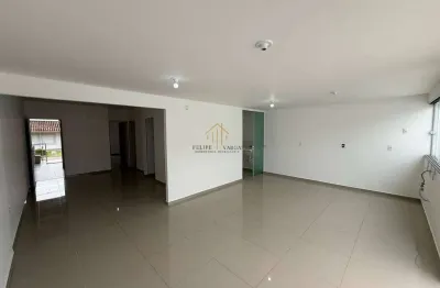 Casa reformada com duas suítes, closet e escritório condomínio terra nova