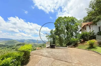 Casa container com 2 suítes e chalé independente em terreno amplo