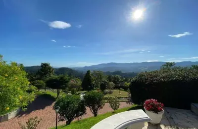Belíssima chácara à venda em condomínio fechado com vista da pedra grande