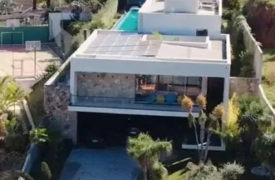 Luxuosa casa de 528m2 à venda no condomínio porto atibaia