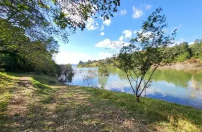 Sítio à beira da represa em piracaia: um refúgio de tranquilidade e beleza