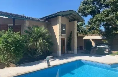 Casa em condomínio na vila santista, atibaia-sp: 3 quartos, 3 suítes, 4 banheiros, 6 vagas e 340m². venha conferir!