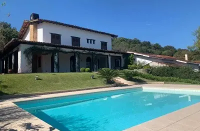 Imperdível! casa estilo toscana à venda em atibaia-sp, no beiral das pedras: 4 quartos, 2 suítes, 4 banheiros, 4 vagas de garagem, 700m².