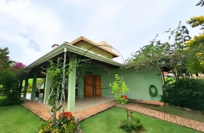 Bela chácara à beira da represa em piracaia-sp em condomínio