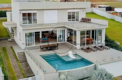 Residência contemporânea com acesso à represa – condomínio porto laranjeira