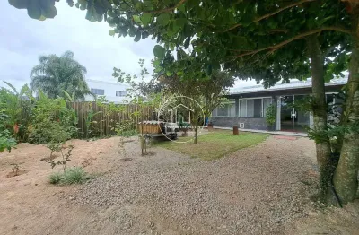 Casa com 2 quartos à venda no Centro, Imbituba 