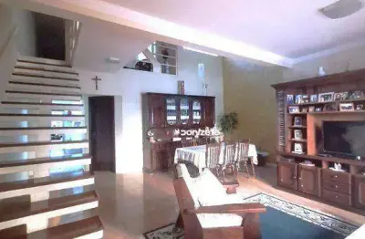 Planta diferenciada e com muito espaço interno e externo com muito verde, esse imóvel é perfeito.