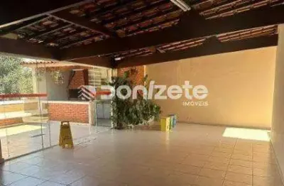 Casa à venda em Nova Petrópolis, SBC — 4 quartos, espaço gourmet e quintal