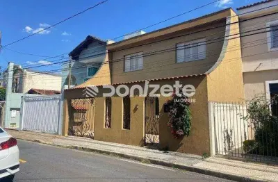 Sobrado Residencial à Venda em Vila Planalto, SBC — 3 Dormitórios (1 Suíte) com 3 Vagas