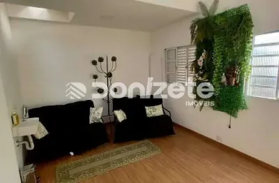 Sobrado Comercial no Centro de Santo André – 2 Quartos, 3 Salas, 1 Vaga