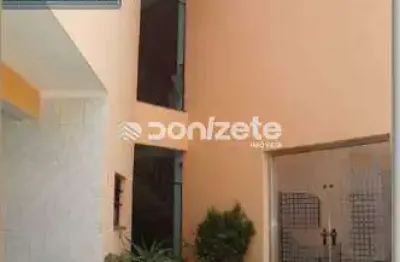 Sobrado de 3 suítes com 2 vagas em Vila Eldízia, Santo André – Financia e aceita permuta