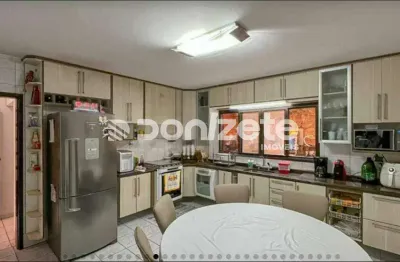 Sobrado Residencial com 4 Quartos à Venda em Vila Floresta, Santo André – Financiável