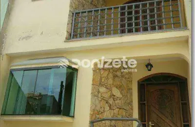 Sobrado à Venda em Jardim Milena, Santo André | 3 Dorms + 1 Suíte, 4 Vagas