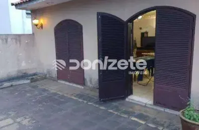 Casa Residencial de 4 Quartos com 4 Vagas à Venda no Jardim, Santo André – Financia