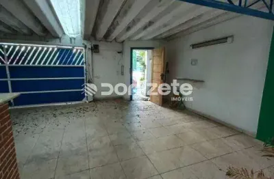 Casa à Venda em Jardim, Santo André – 3 Dormitórios, 2 Vagas e Amplo Espaço