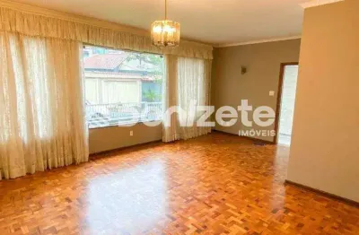 Casa residencial à venda em Santo André Centro — 3 quartos, 3 vagas e 217 m² de área interna