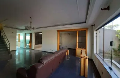 Casa residencial em Vila Pires, Santo André — 3 suítes, 7 vagas e possibilidade de financiamento