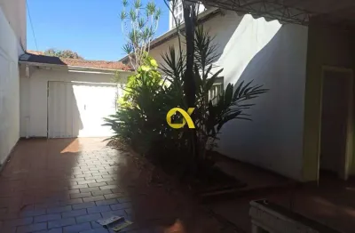 Casa comercial ampla com edícula e showroom – ótima localização