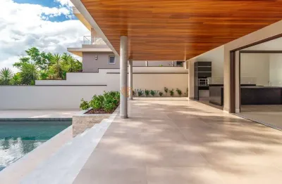 Imponente residência em condomínio de luxo em campinas-sp, com 4 suítes e 6 vagas de garagem, 700m² de área. confira!
