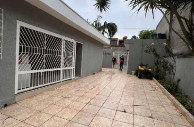 Casa térrea com 03 dormitórios | frente para 2 ruas