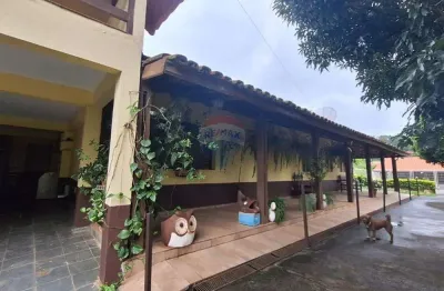 Chácara à venda com 4 dormitórios, piscina e área de lazer completa e linda vista em serra negra/sp