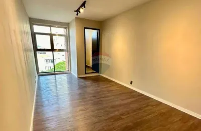 Aluguel de sala comercial de 30m² no centro de bragança paulista - praça raul leme