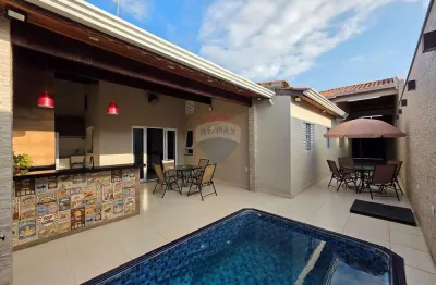 Casa à venda em bragança paulista com piscina e área gourmet, próxima ao centro