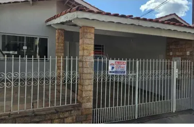 Casa com 3 quartos para alugar na Rua Guarani, 76, Jardim São José, Bragança Paulista