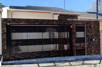 Casa Térrea com 3 dormitórios sendo 1 suite  à Venda na avenida principal  no Quinta dos vinhedos  em Bragança Paulista