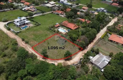 Terreno à venda em Guaraiuva, Vargem 