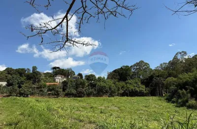 Lote com 1.000 m² e topografia privilegiada, ideal para dar vida à chácara