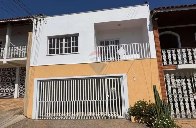 Casa para locação de 03 dormitórios e uma casa nos fundos com 02 dormitórios no Jardim America.