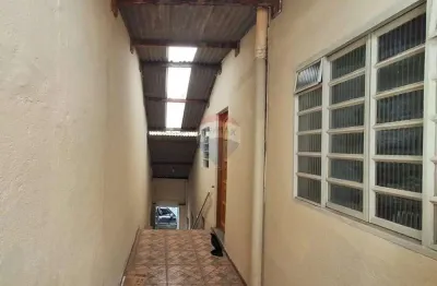 Aluga-se Sobrado com 2 Dormitórios e Escritório na Av. Lindóia