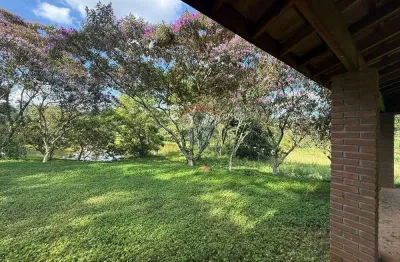 Refúgio Exclusivo com Lago Privativo, Ampla Área Verde, Vagas Cobertas – Conforto e Natureza em um Só Lugar