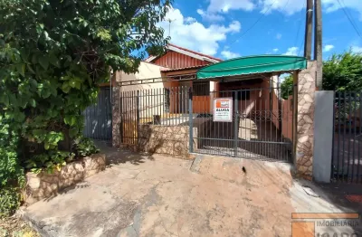 Casa com 2 quartos para alugar na Rua Jacarezinho, Parque das Indústrias, Londrina