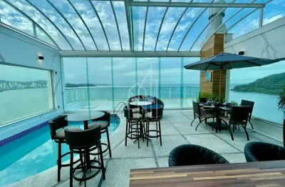 Cobertura triplex decorada frente mar no edifício summer beach em  balneário camboriu