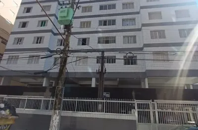 Ótimo apartamento com 03 dormitórios na ocian a uma quadra da praia
