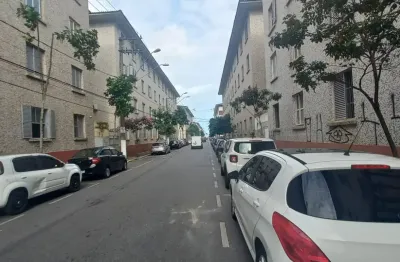 Kitnet para locação no centro da ocian quatro  quadras da praia