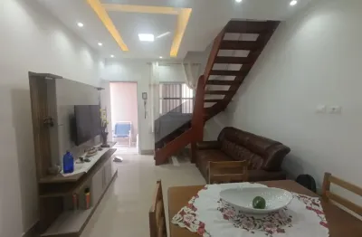 Ótima casa com 02 dorm  em condominio tipo sobrado com quintal e churrasqueira privativa