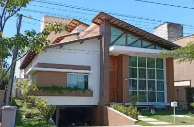 Casa de Alto Padrão à Venda no Alphaville Eusébio com Subsolo e Piscina